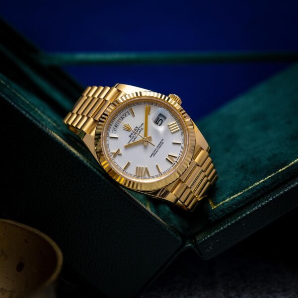 ROLEX 228238 DAY-DATE 40MM PRESIDENT 18K YELLOW GOLD SILVER ROMAN DIAL - Image 4