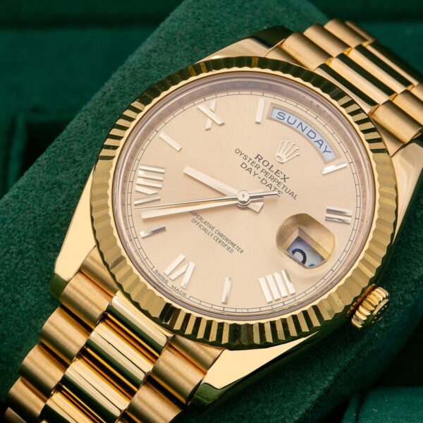 ROLEX 228238 DAY-DATE 40MM PRESIDENT 18K YELLOW GOLD SILVER ROMAN DIAL - Image 10