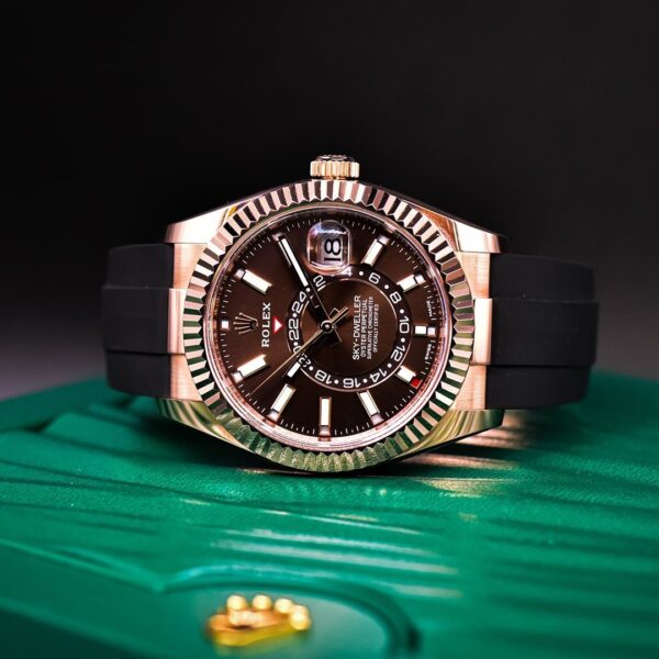 Rolex Sky-Dweller Oyster 42 mm Everose gold 326235-0005 New - Image 3