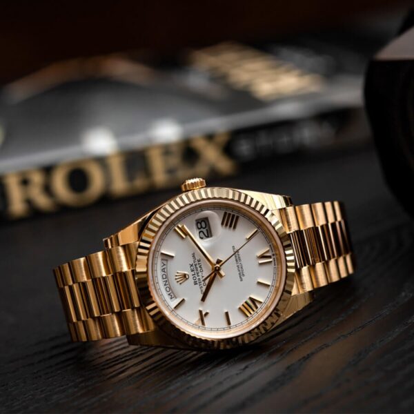 ROLEX 228238 DAY-DATE 40MM PRESIDENT 18K YELLOW GOLD SILVER ROMAN DIAL - Image 9