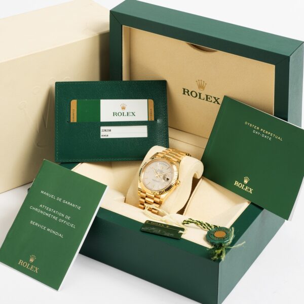 ROLEX 228238 DAY-DATE 40MM PRESIDENT 18K YELLOW GOLD SILVER ROMAN DIAL - Image 2