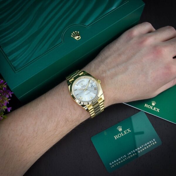 ROLEX 228238 DAY-DATE 40MM PRESIDENT 18K YELLOW GOLD SILVER ROMAN DIAL - Image 7